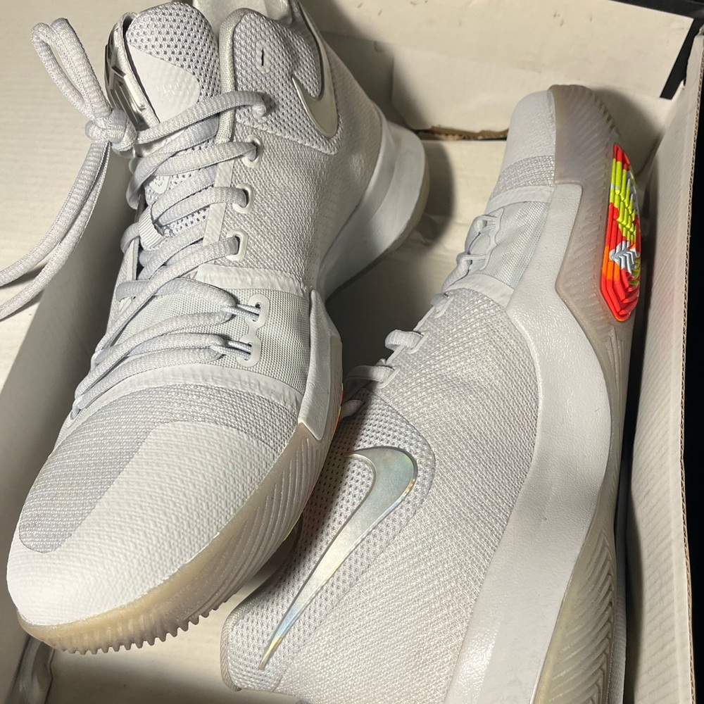Nike Kyrie 3 TS Men 9.5